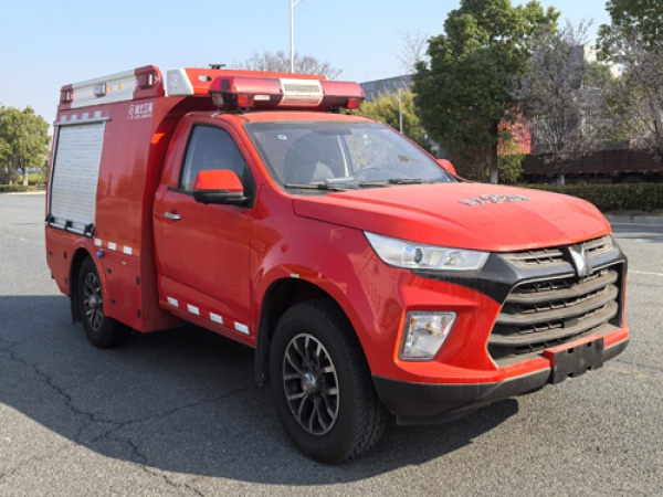 慶鈴四驅(qū)越野1.5噸水罐消防車(chē)